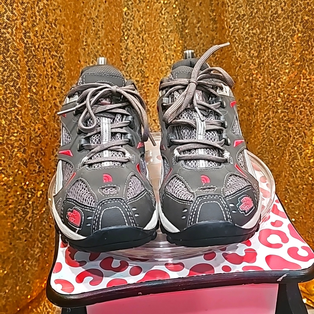 J The North Face women’s  grey/pink northotic hydra track shoes size 10.5